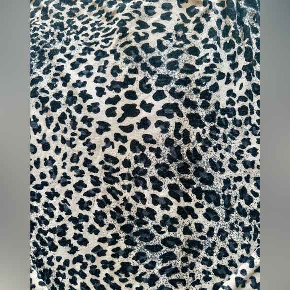 Vertigo Paris Leopard Print V-Neck Cardigan with Embellished Accents- size M - Picture 5 of 6